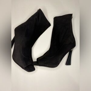 Really cute heels for any occasion.